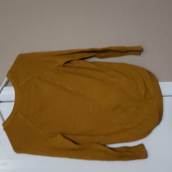 Size Small super soft light weight sweater - Picture 3 of 3